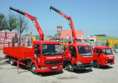 Bazénová chemie, zeminy, mulče, květináče, prvky zahradní architektury a další zahradnické potřeby.